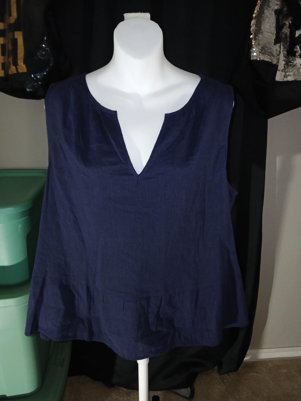 NWT GAP Navy Sleeveless V-Notch Pleated Peplum Lightweight Spring Summer Tank - Picture 3 of 15